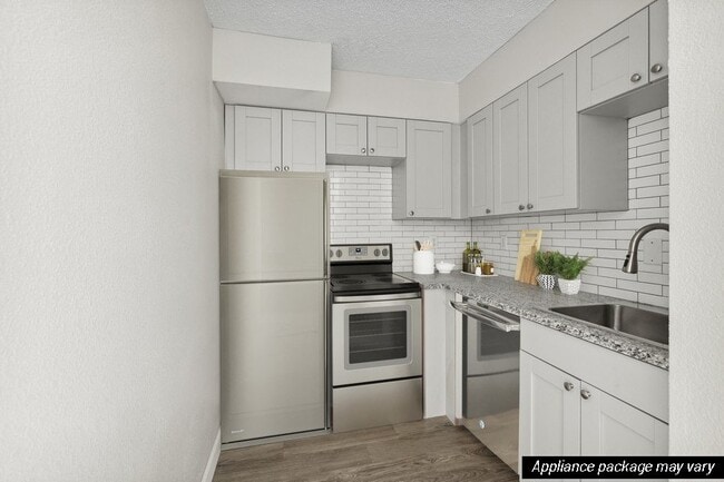 Foto del edificio - Lenox Cove | NEWLY-DESIGNED APARTMENTS
