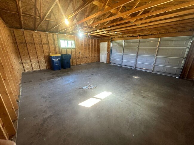 Foto del edificio - 607-701 Woodbine Ave