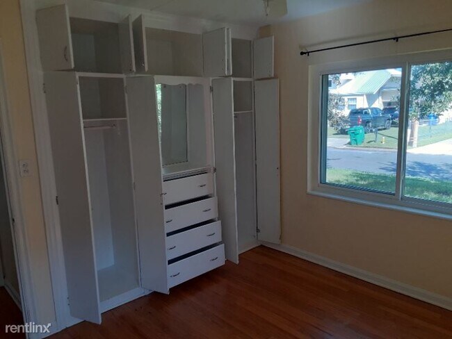 Building Photo - 3 br, 2 bath House - 322 W Newell