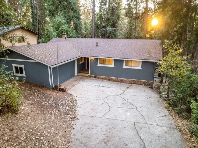 Building Photo - 3 Bedroom Single Family Home in Colfax