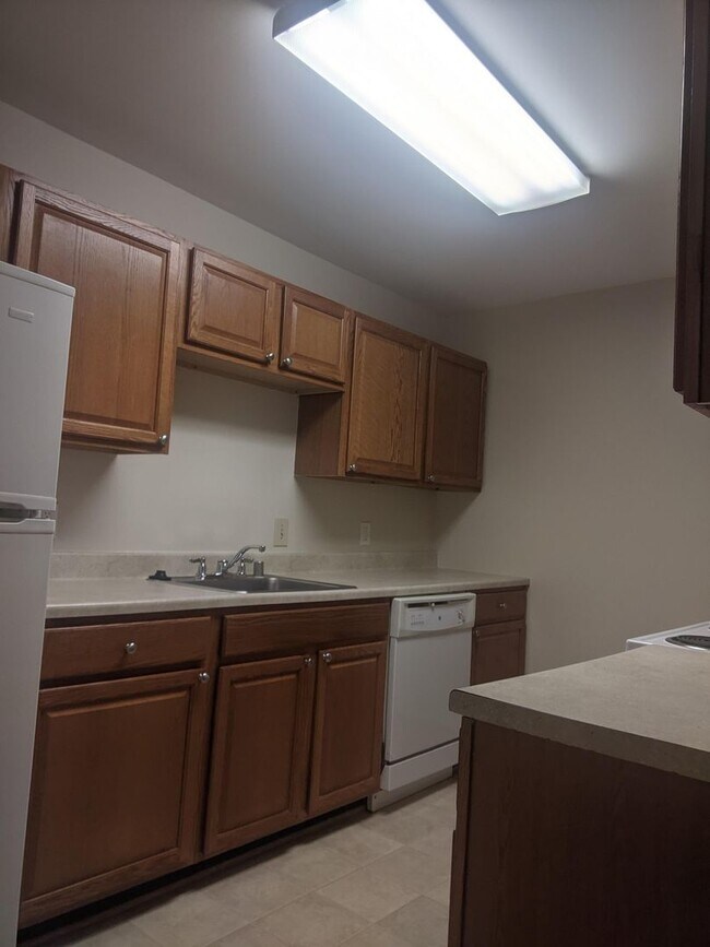 Building Photo - Leisure World Townhouse for Rent in 55+ Co...