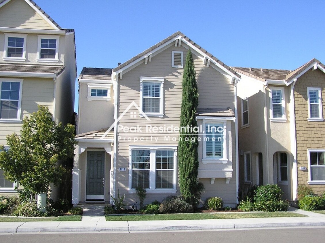 Primary Photo - Gorgeous Capital Village 3bd/2.5ba Home wi...