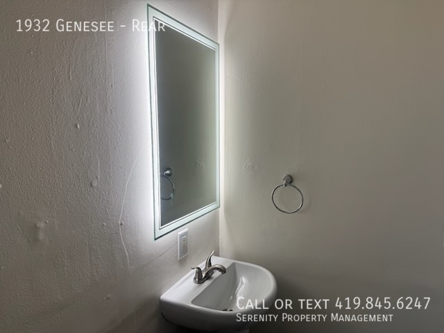 Foto del edificio - 1932 Genesee-Rear
