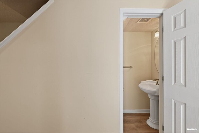 Building Photo - 2505 Bay Harbor Dr