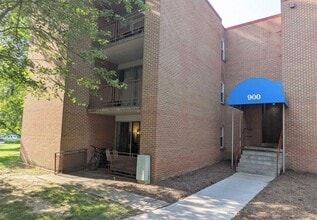 Building Photo - 900 Brightwood Manor Dr