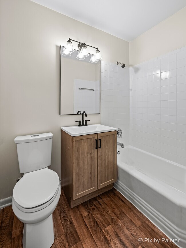 Foto del edificio - 327 E Lake St