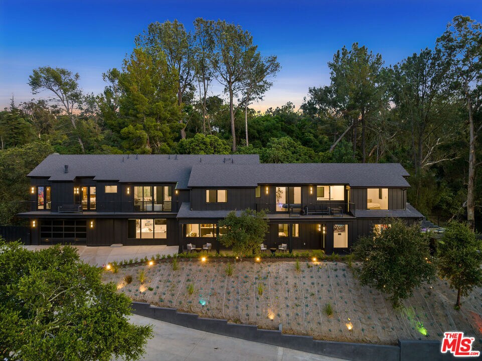 Primary Photo - 3140 Coldwater Canyon Ave