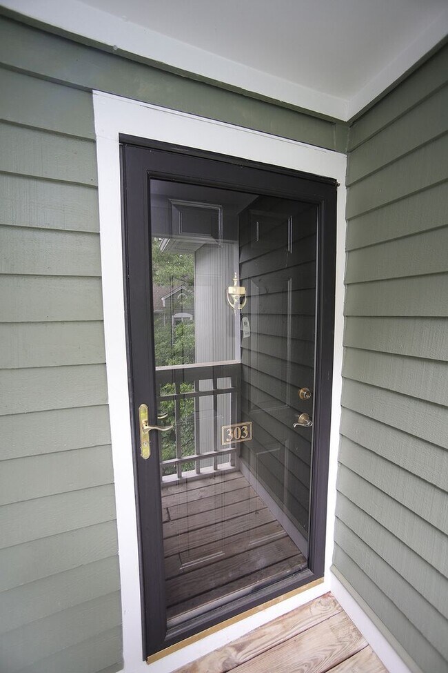 Building Photo - 2-Bedroom Condo in the Village District  *...