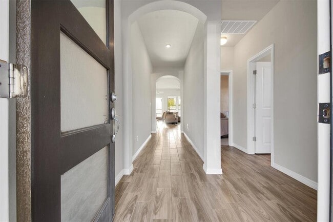 Building Photo - 104 Pin Cherry Pass