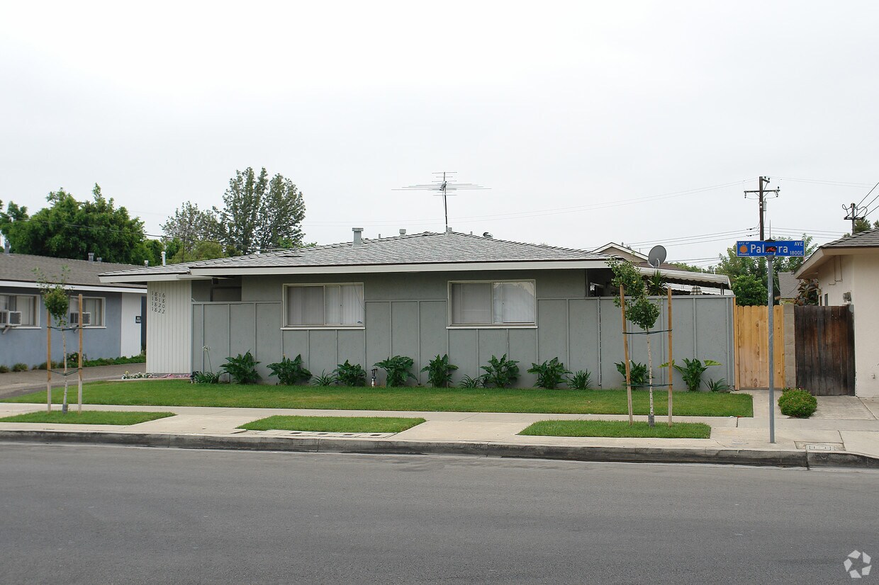 Building Photo - 1822 E Palmyra Ave