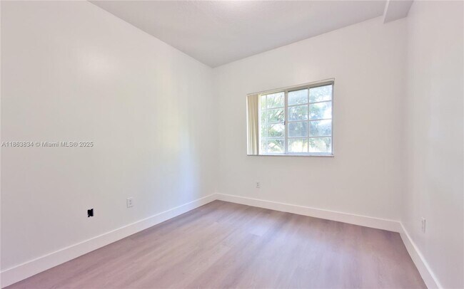 Foto del edificio - 7200 NW 114th Ave