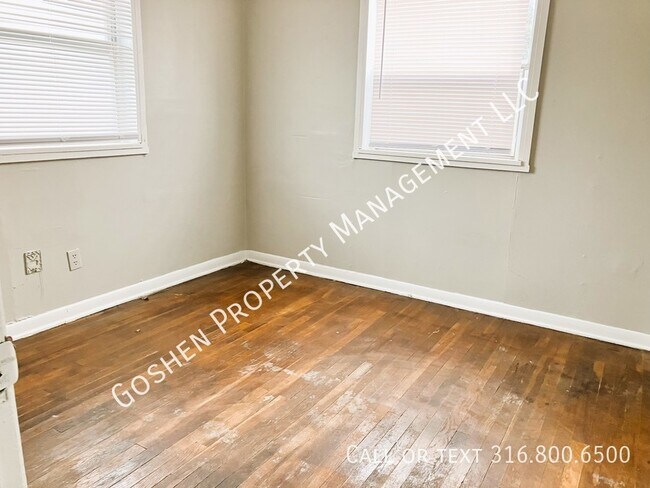 Building Photo - Adorable 2 bed 1 Bath Duplex