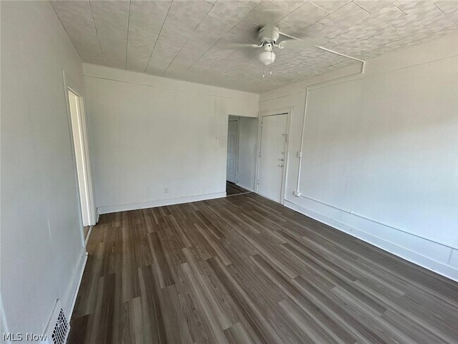 Building Photo - 2232 W 103rd St