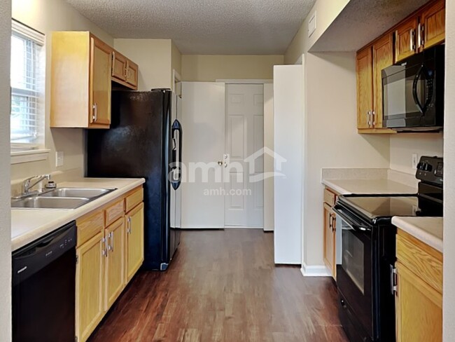 Building Photo - 1685 Willowview Ln