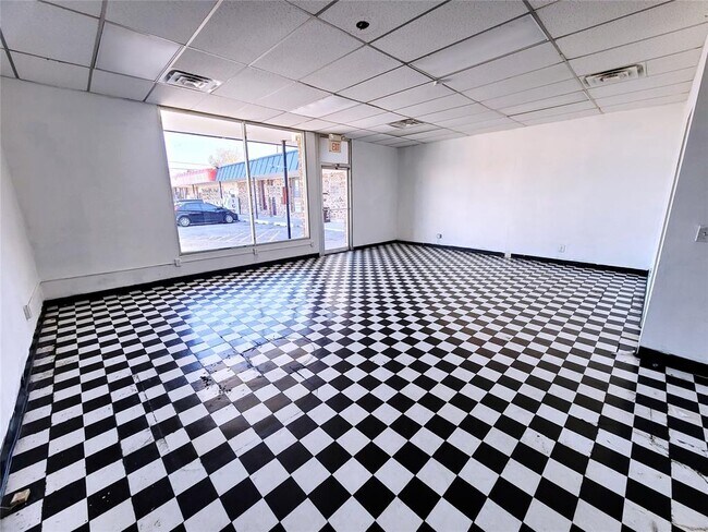 Building Photo - 4640 SE 29th St