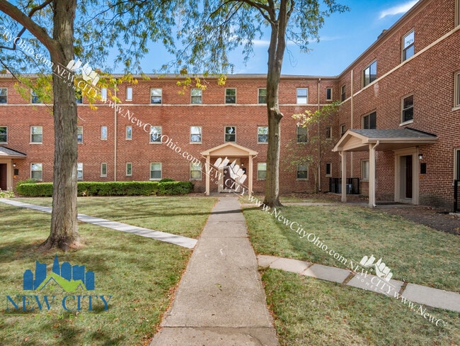 Foto del edificio - Newly Renovated Apartment Building