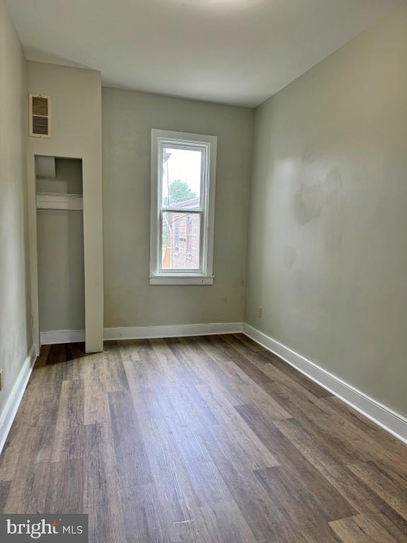 Foto del edificio - 107 S Queen St