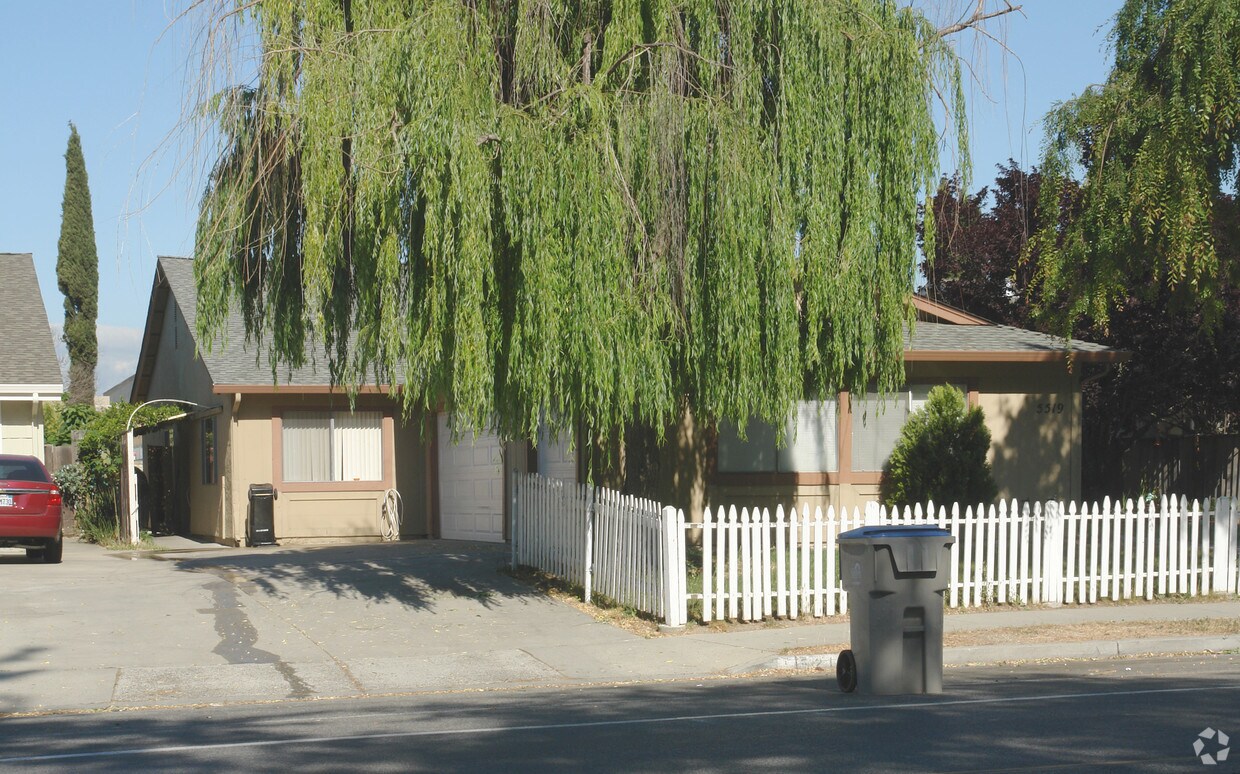 Primary Photo - 5519-5521 Lean Ave