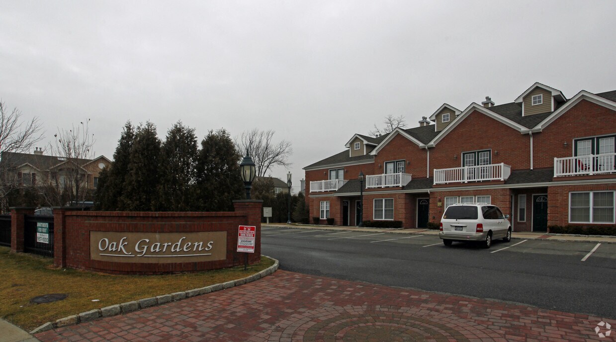 Foto del edificio - 380-398 W Montauk Hwy
