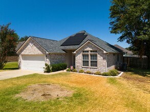 Building Photo - 804 Woodhollow Dr