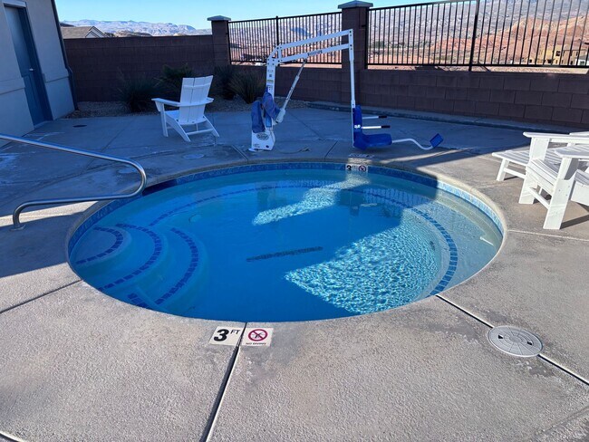 Foto del edificio - Beautiful New Home with access to community pool