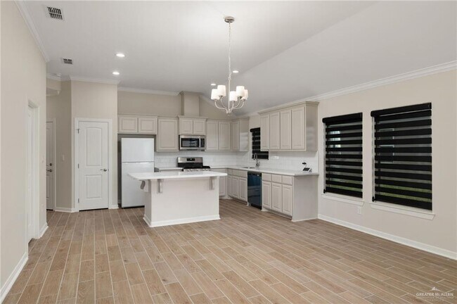 Building Photo - 17 Highland Ave