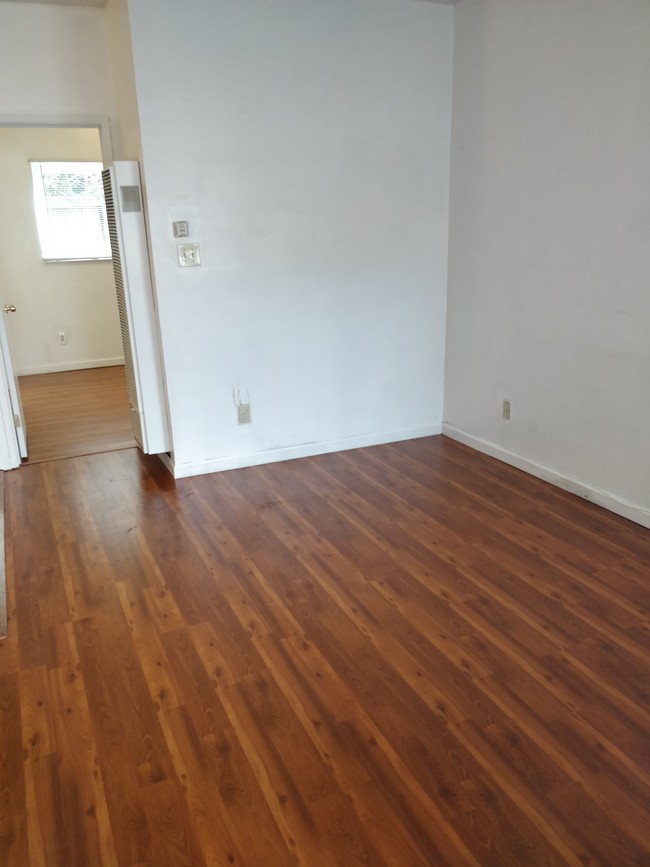 Building Photo - 6114 Shattuck Ave