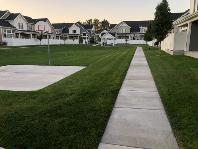 Foto del edificio - Great Taylorsville Townhome