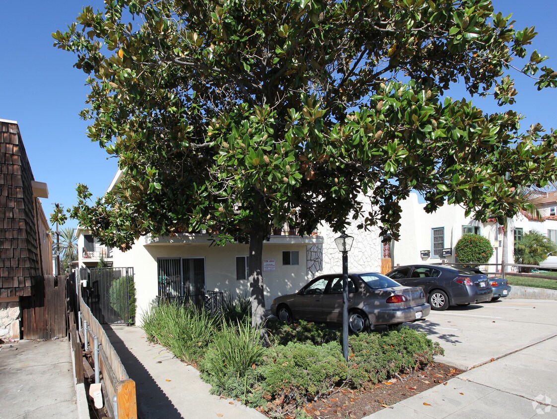 Building Photo - 4468 Mississippi St