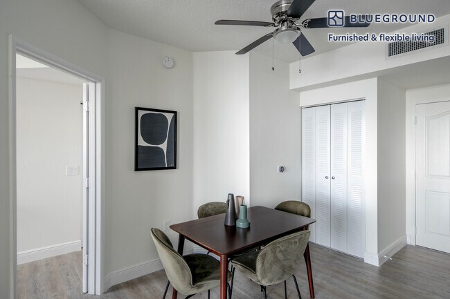 Foto del edificio - 987 SW 37th Ave