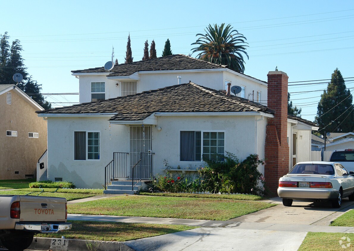 Building Photo - 231-235 Magnolia Ave