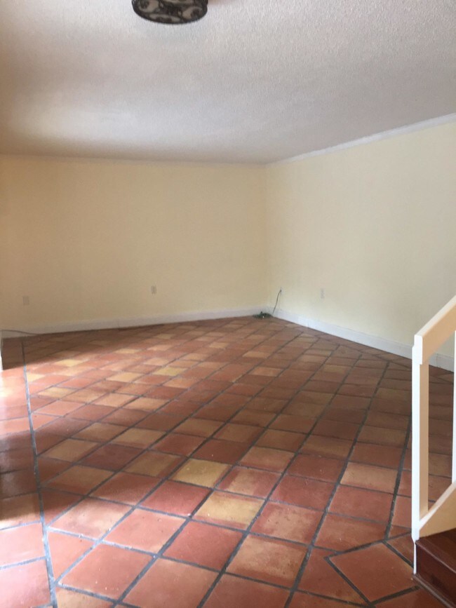 Building Photo - 3349  Gardens East Drive Apt C
