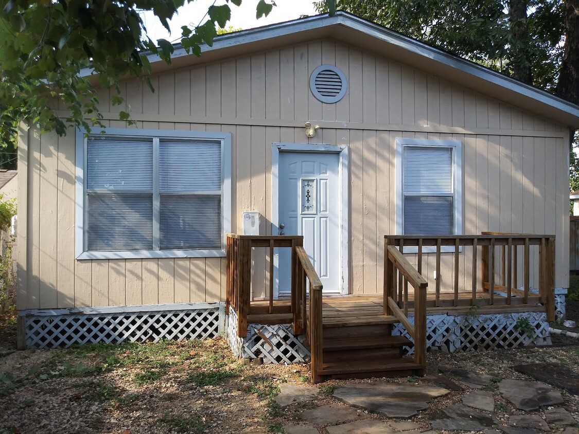 Front door - 403 Ellana Claire St