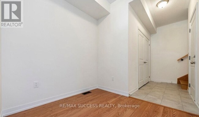 Building Photo - 1538 Wellwood Terrace
