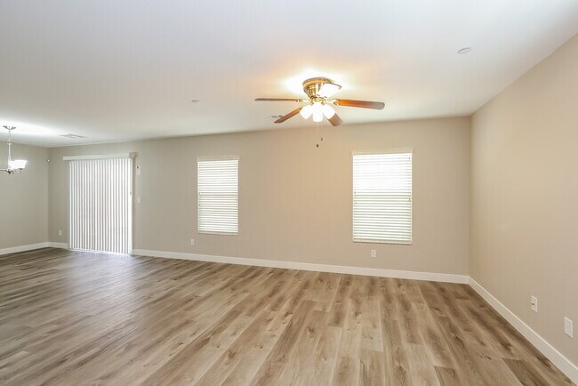 Building Photo - 9004 Tropical Tide Ct