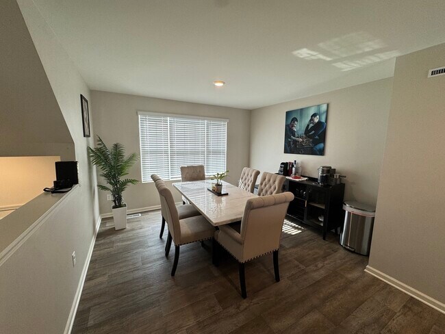 Foto del edificio - 1039 Briar Gln Ct