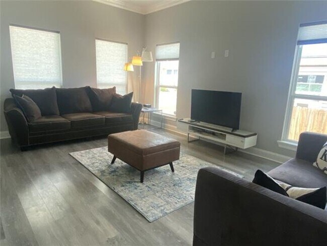 Foto del edificio - 5757 Wickfield Dr