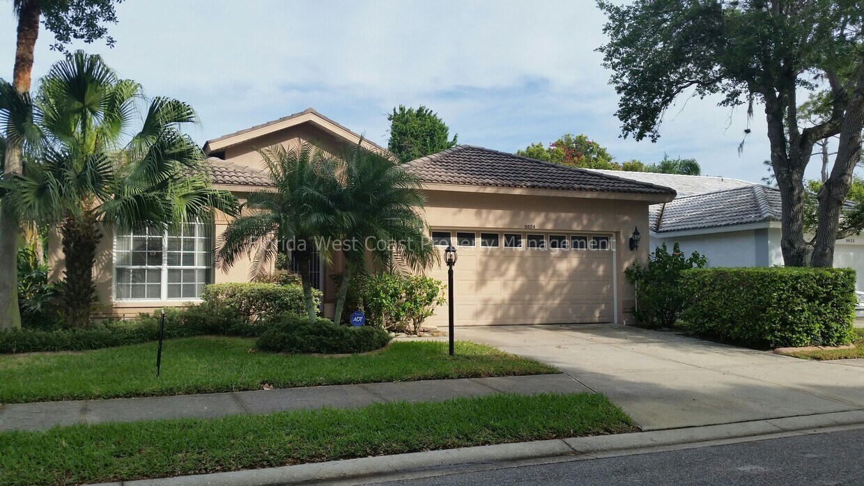 Primary Photo - SPACIOUS 3 BEDROOM/2 BATH LOCATED NEAR UNI...