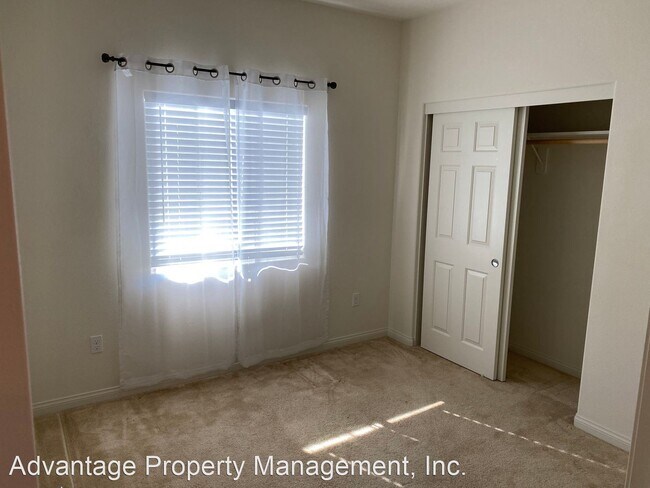 Foto del edificio - 4 br, 3.5 bath House - 1566 S. Varick Ct.