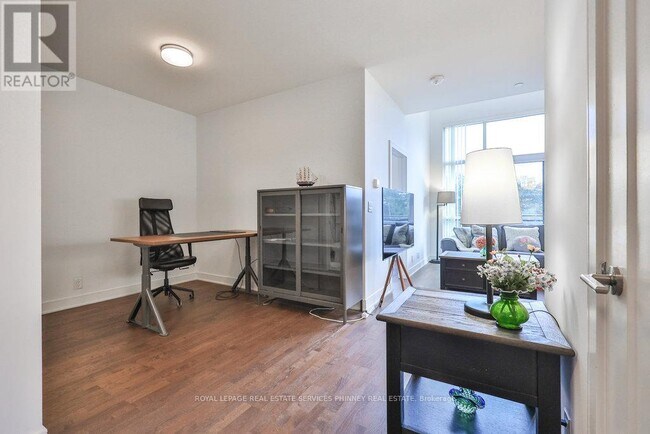 Building Photo - 1575 Lakeshore Rd W