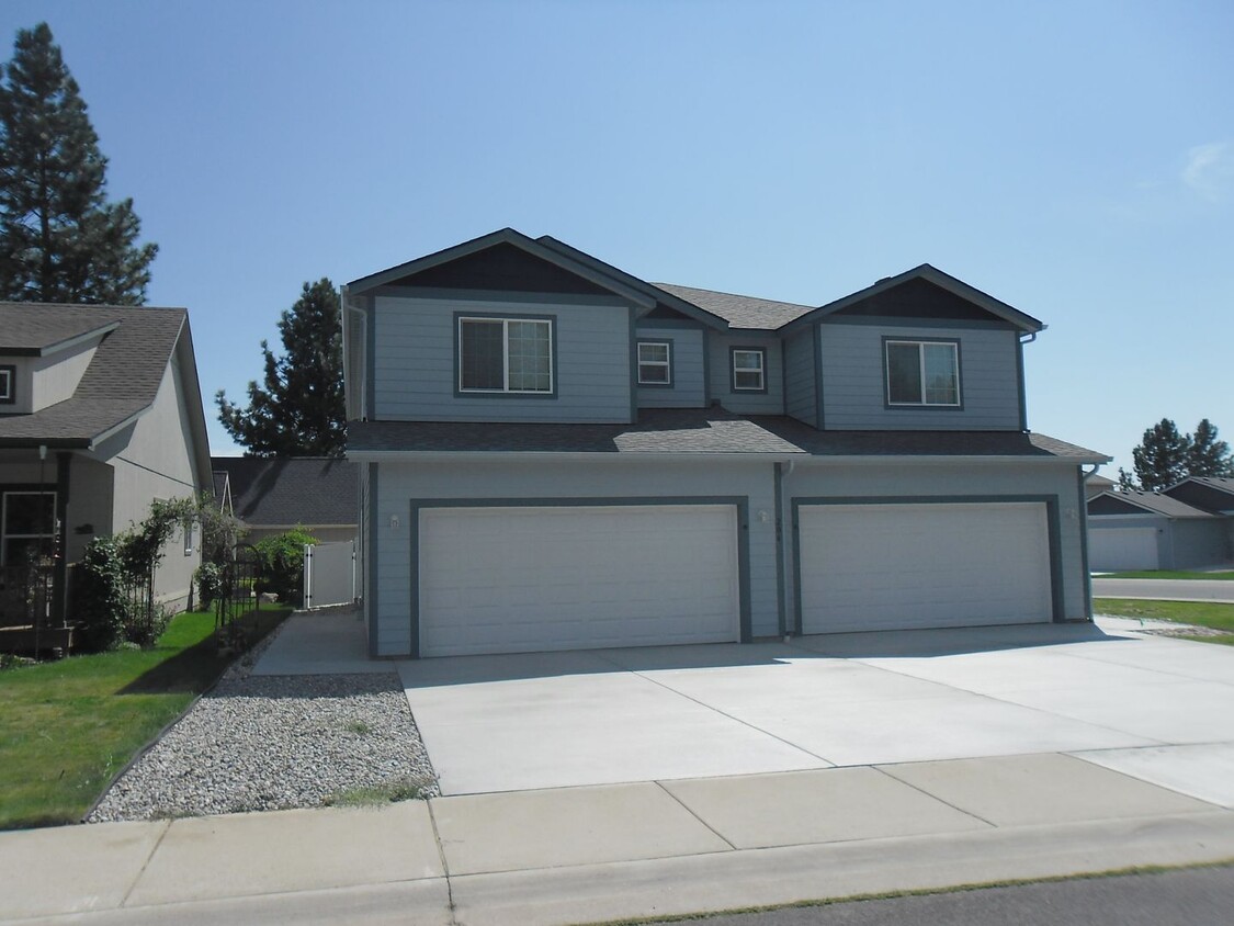 Primary Photo - Brand New Duplex in Deer Park