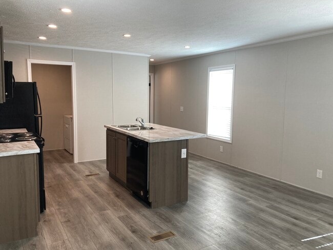 Building Photo - 102 Bluejay Hill