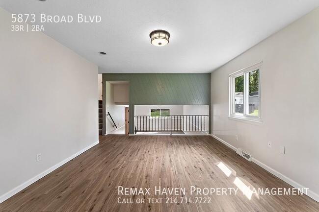 Building Photo - 5873 Broad Blvd, North Ridgeville- Spaciou...