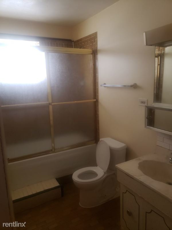 Building Photo - Studio, 1 bath Apartment - 2241 N Mannheim Rd