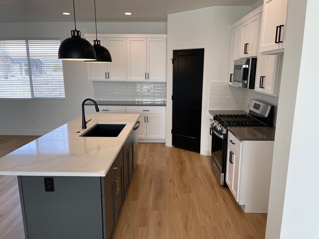 Building Photo - 954 W 350 S