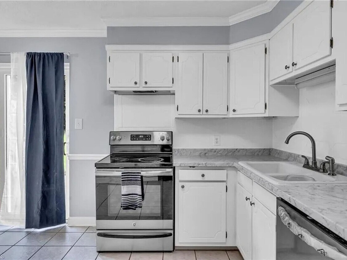Primary Photo - 2 Bedroom Condo in Clemmons near Publix