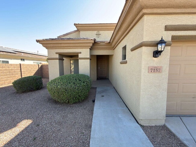 Foto del edificio - "Charming 3-Bedroom Oasis with 2 Baths and 1,711 Sq Ft of Comfort in Phoenix!"