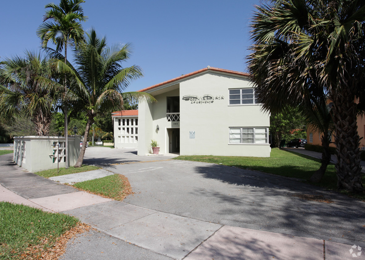 Foto del edificio - 545 Coral Way