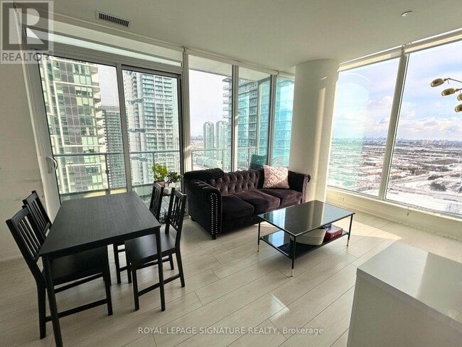 Photo du bâtiment - 950 Portage Pkwy