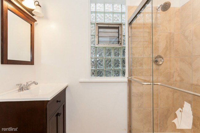 Foto del edificio - 2631 N Troy St